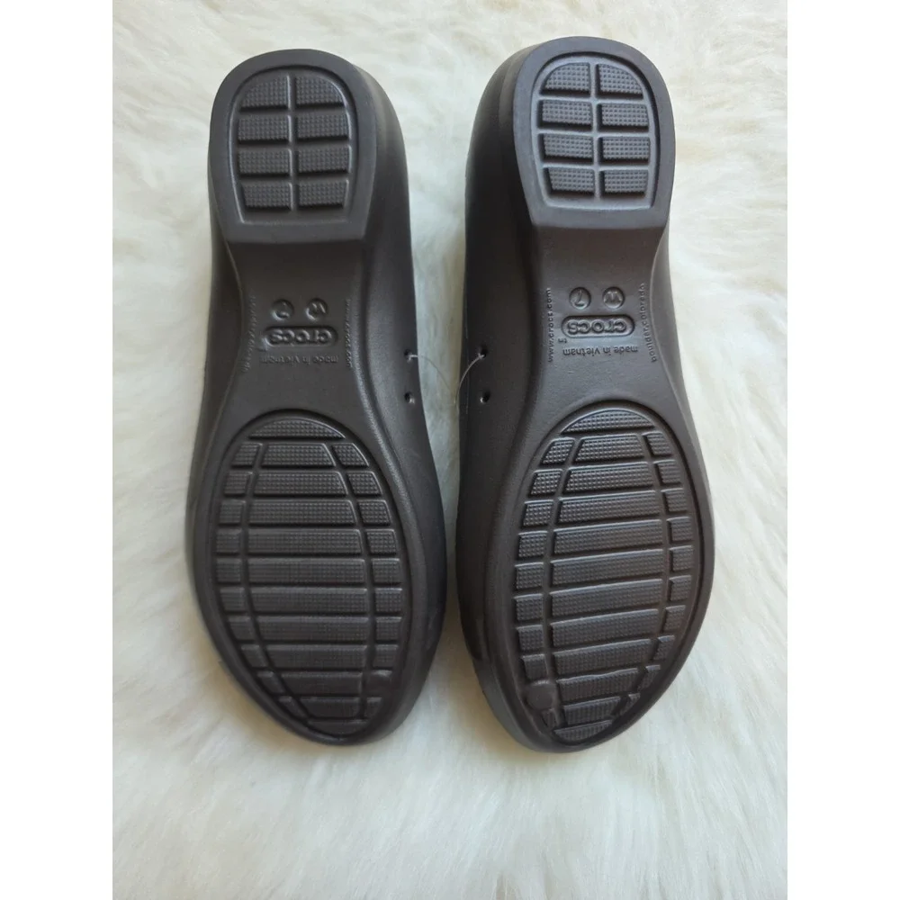 Croc's Women's Ballet Flat Shoe‎ Size 7 Brown Closed Toe Comfort